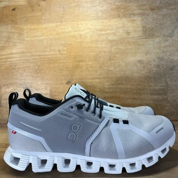 NEW On Cloud 5 WATERPROOF REFLECTIVE Womens Size 9 Running Shoes Sneakers Gray - Picture 4 of 14